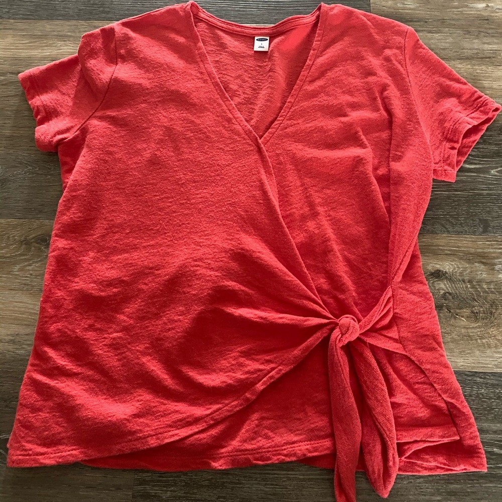 Coral wrap side knot shirt